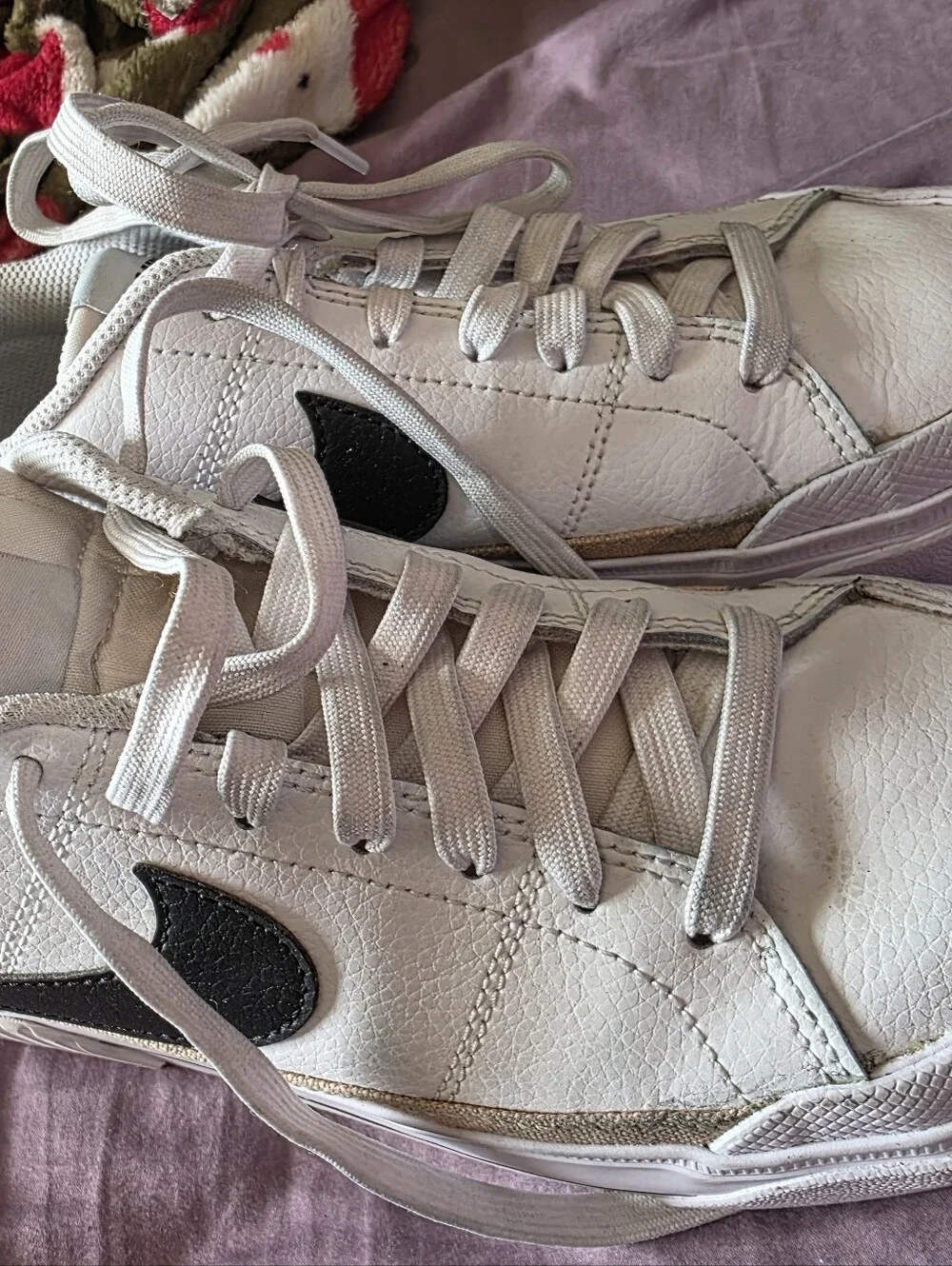 Nike White and Black Women’s Low-Top Athletic Sneakers